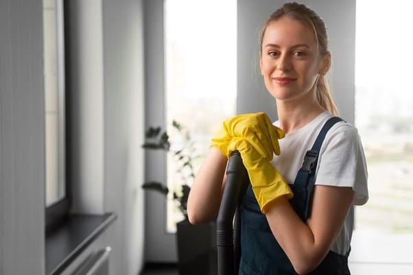 Como terceirizar a limpeza pode ajudar o seu condomínio